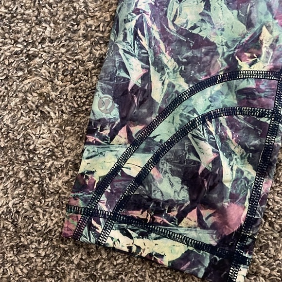 Lululemon Crop Leggings - Picture 3 of 7